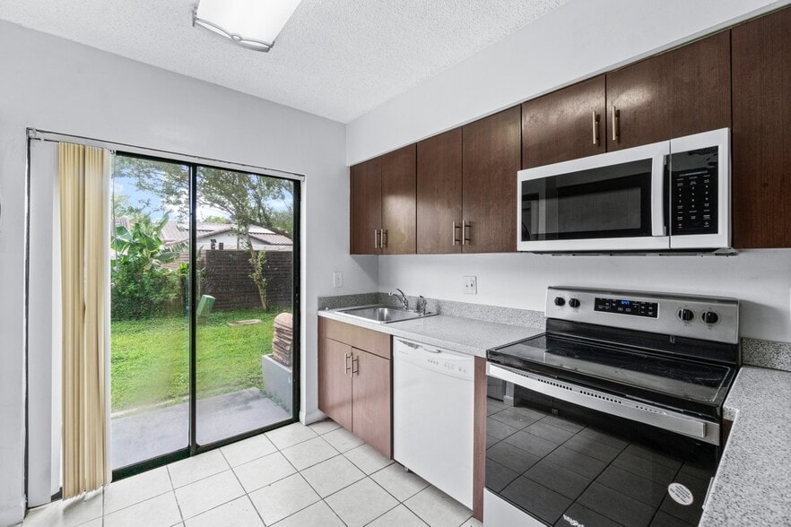 More Photos Of 1831-1837 NW 94th ave, Coral Springs Apartments For Sale
