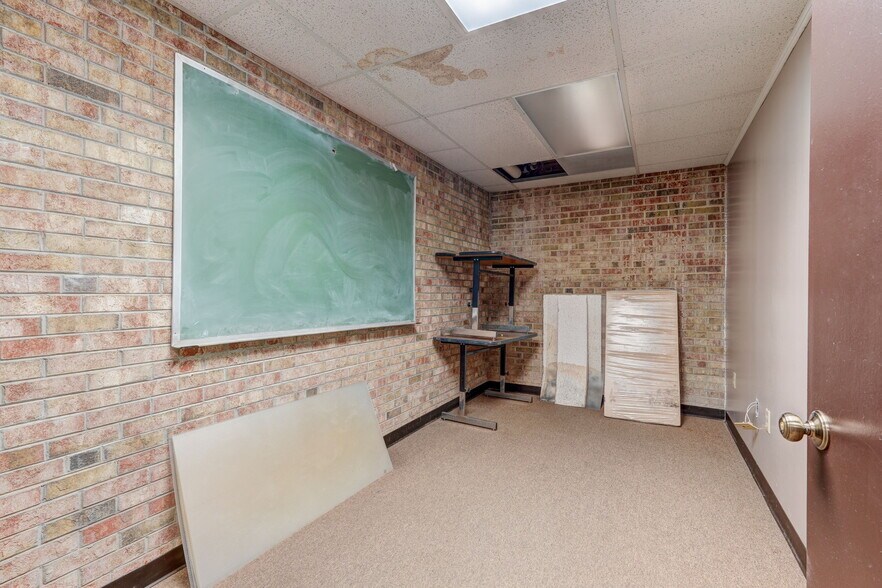 More Photos Of 3311 Burlington Rd, Greensboro Office For Sale