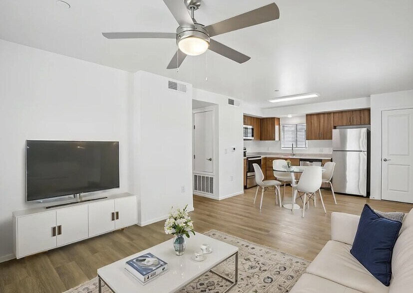 More Photos Of 6077 N 60th Ave, Glendale Dormitory For Sale