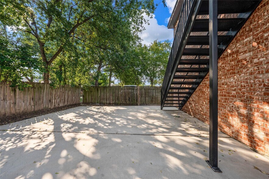 More Photos Of 1911 S 11th St, Waco Apartments For Sale