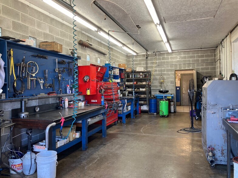 More Photos Of 424 S Pacific Hwy, Cottage Grove Auto Repair For Sale