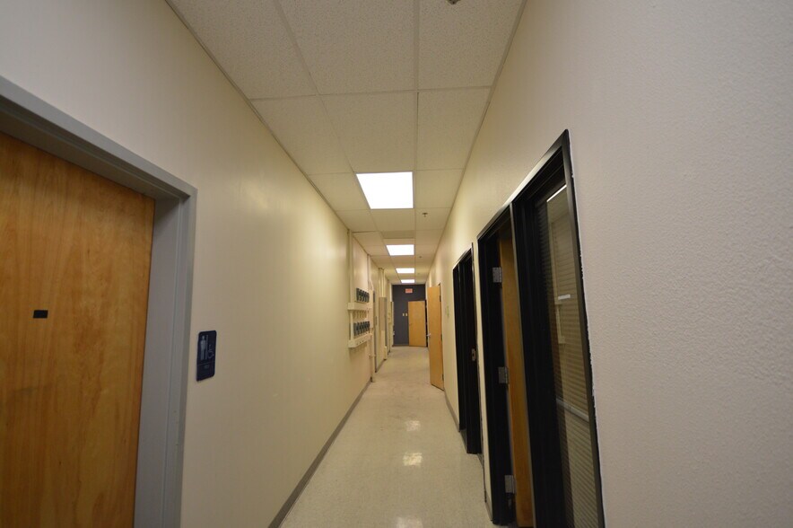 More Photos Of 3701 W Cambridge Ave, Phoenix Warehouse For Lease