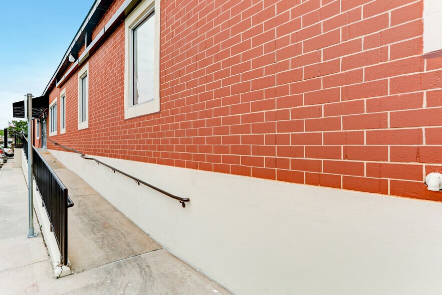 More Photos Of 4001 Preston Ave, Pasadena Medical For Lease