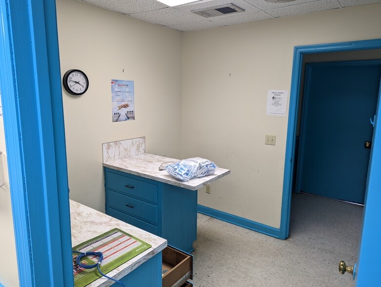 More Photos Of 2608 E Highway 76, Marion General Retail For Sale
