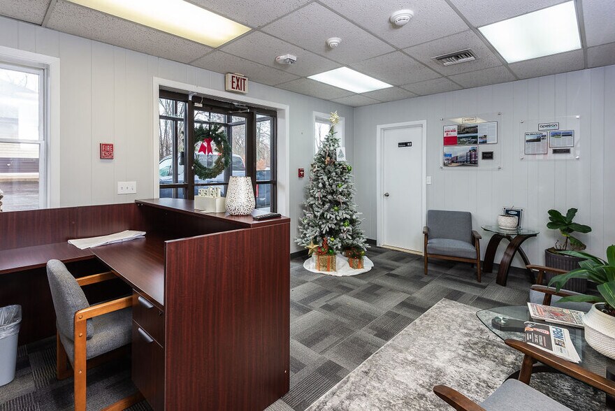 More Photos Of 699 Fall River Ave, Seekonk Medical For Sale