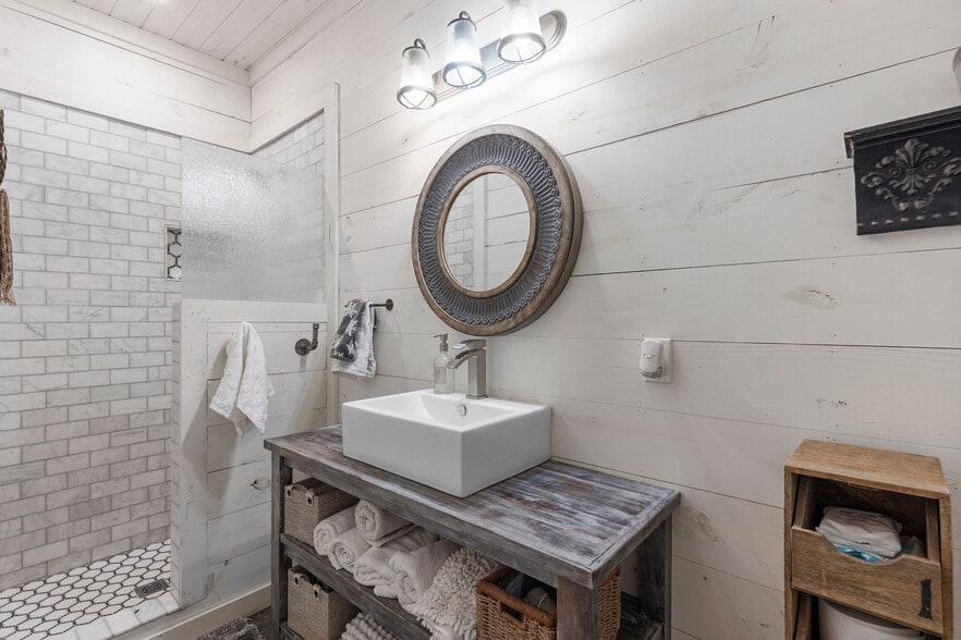 More Photos Of 1297 County Road 3318, Greenville Specialty For Sale