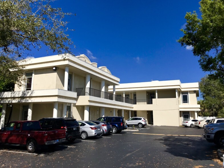 More Photos Of 4531 Deleon St, Fort Myers Office For Lease