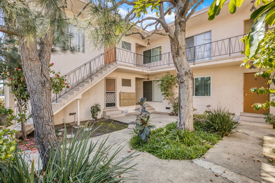 More Photos Of 3945 Frances Ave, Los Angeles Multifamily For Sale