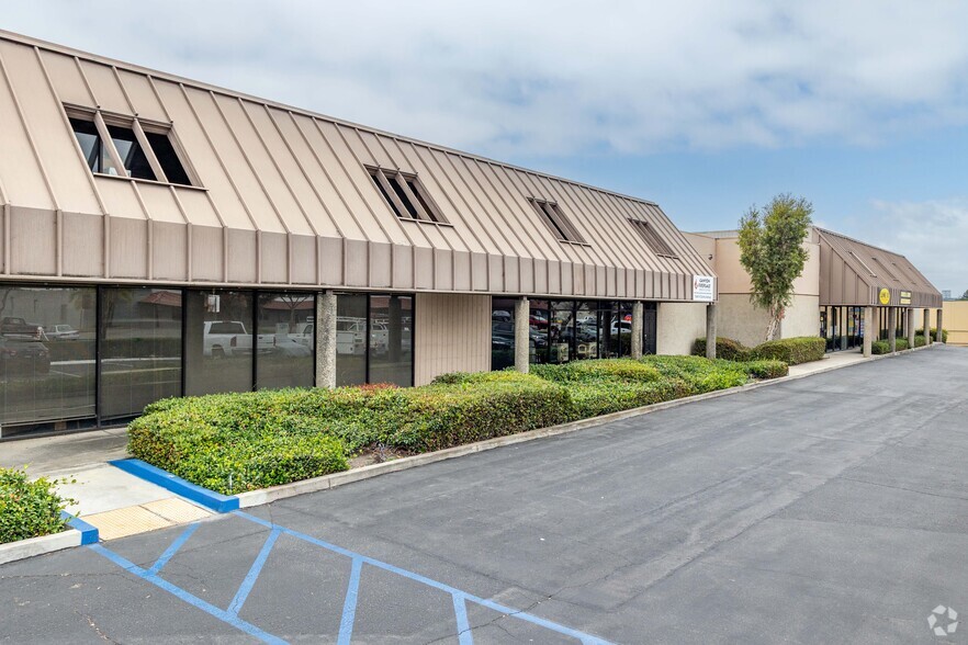 More Photos Of 940-1120 W Collins Ave, Orange Manufacturing For Lease