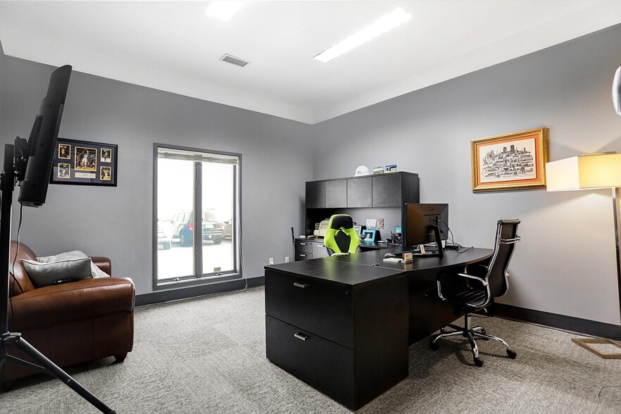 More Photos Of 615 Russell Ave, Indianapolis Medical For Sale