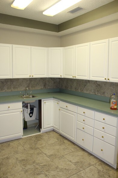 More Photos Of 12627 San Jose Blvd, Jacksonville Medical For Lease