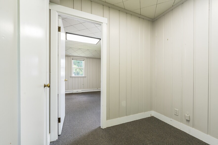 More Photos Of 1607 Chester Blvd, Richmond Office For Sale