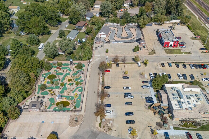 More Photos Of 5328 N Belt Hwy, Saint Joseph Sports And Entertainment For Sale