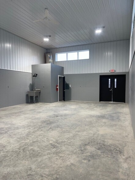 More Photos Of 25 Industrial Tract, Hudson Warehouse For Lease