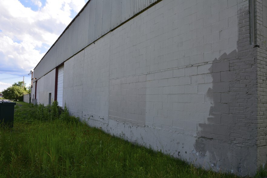 More Photos Of 63 Railroad Ave, Wallkill Warehouse For Lease