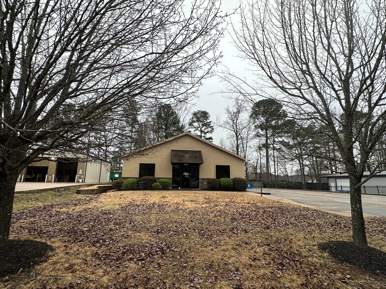 More Photos Of 3007 Corporate Ctr, Bryant Light Distribution For Sale