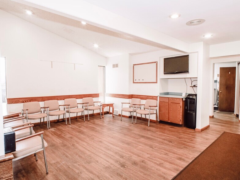 More Photos Of 603 N State St, Girard Medical For Sale