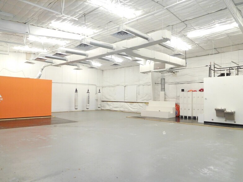 More Photos Of 9700 Almeda Genoa Rd, Houston Flex For Lease