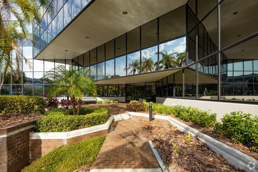 More Photos Of 3507 E Frontage Rd, Tampa Office For Lease