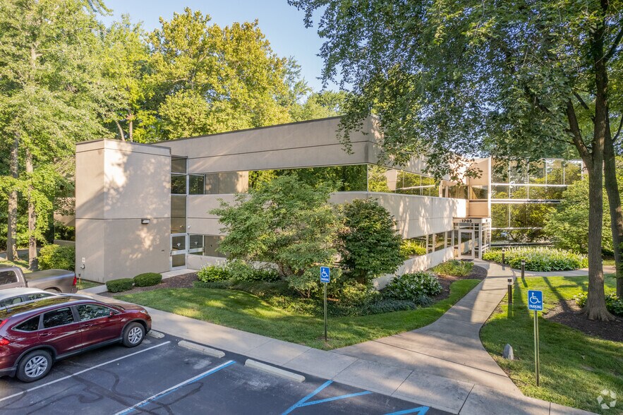 More Photos Of 1705 Indian Wood Cir, Maumee Office For Lease