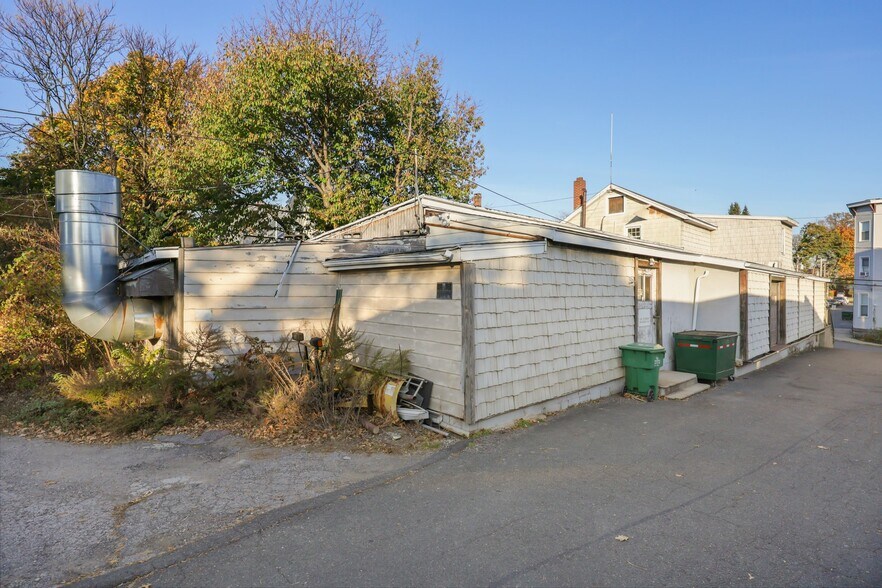 More Photos Of 18 Beech St, Greenwich Freestanding For Sale