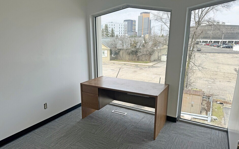 More Photos Of 24450 Evergreen Rd, Southfield Office For Sale