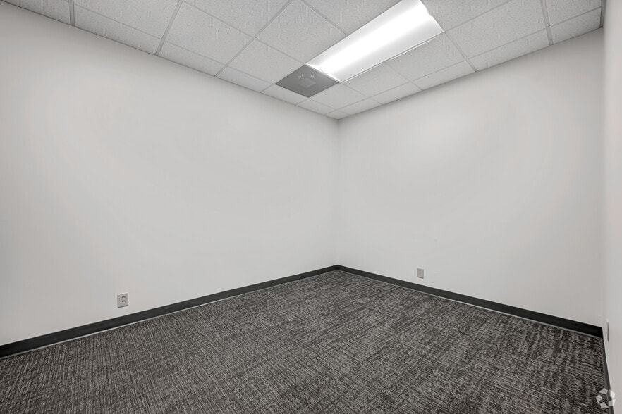 More Photos Of 3097 Presidential Dr, Atlanta Warehouse For Lease