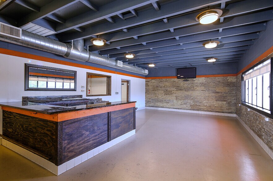 More Photos Of 227 W Maple Ave, Monrovia Manufacturing For Lease
