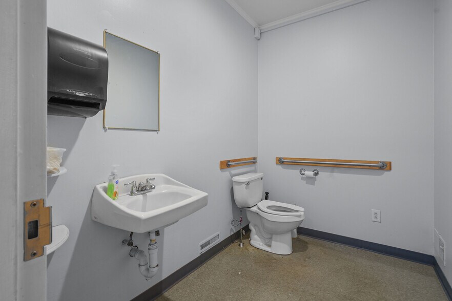 More Photos Of 100 Smithfield Ave, Pawtucket Medical For Sale