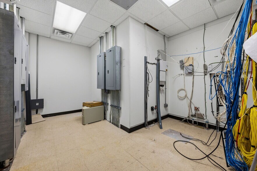 More Photos Of 901 W 18th St, Houston Warehouse For Sale