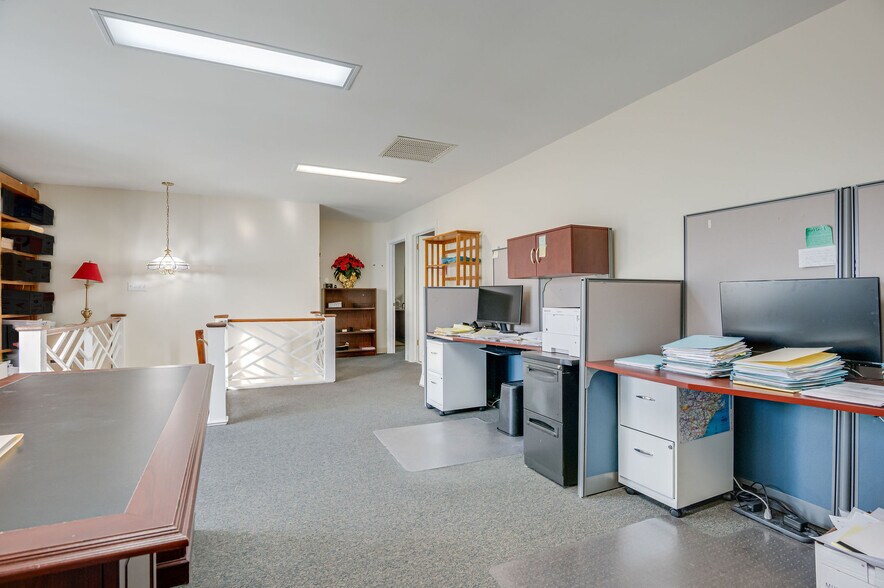 More Photos Of 112 Old Bridge St, Jacksonville Office For Sale