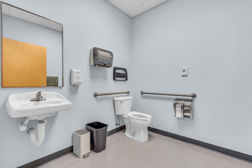 More Photos Of 508 Lakehurst Rd, Toms River Medical For Sale