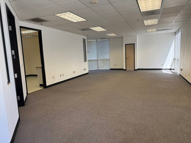 More Photos Of 9370 W Stockton Blvd, Elk Grove Office For Lease