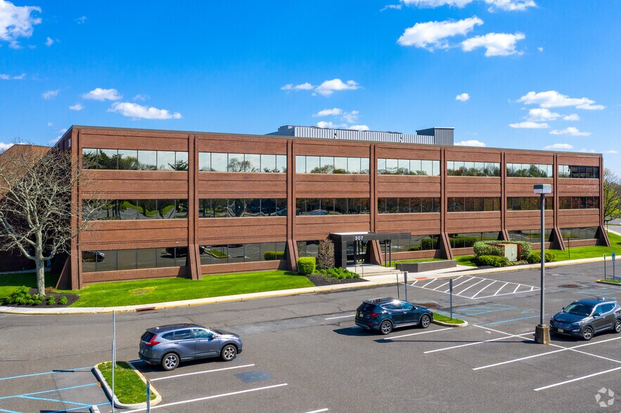 More Photos Of 307 Fellowship Rd, Mount Laurel Office For Lease