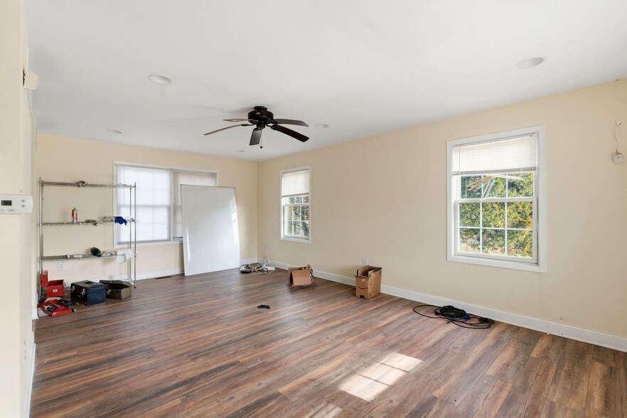 More Photos Of 2090 Blue Bell Rd, Williamstown Flex For Sale