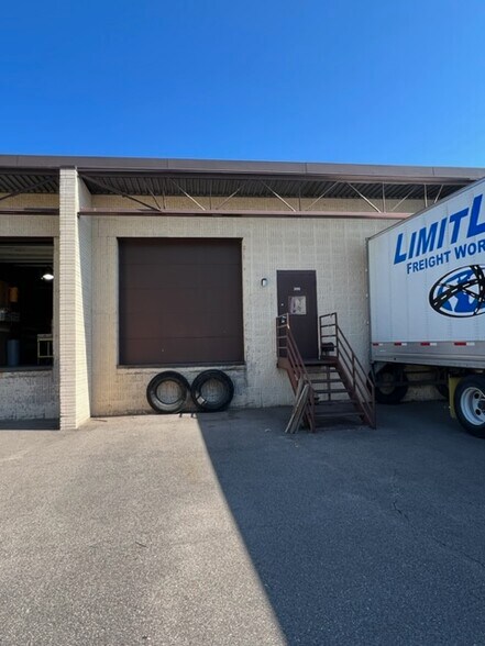 More Photos Of 2525 Nevada Ave N, Golden Valley Light Distribution For Sale