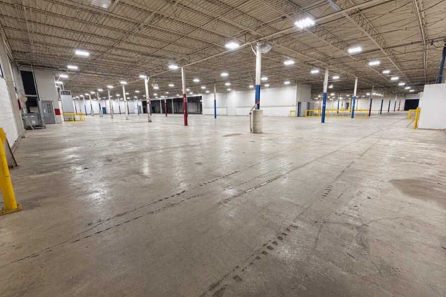 More Photos Of 624 B Ave E, Seymour Warehouse For Lease