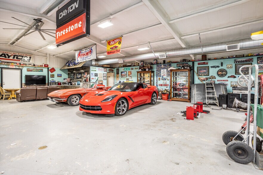 More Photos Of 59 Shawnee Trl, Whitesboro Showroom For Sale