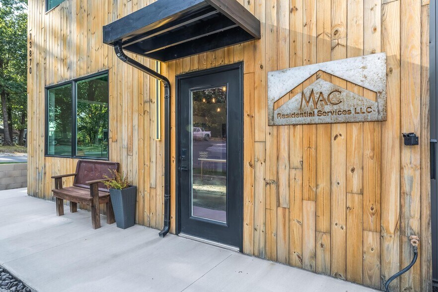 More Photos Of 13870 HWY 279, Gravette Flex For Sale