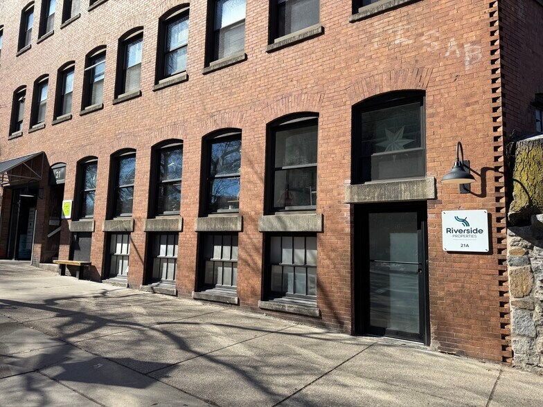 More Photos Of 9-21 Station St, Brookline Loft Creative Space For Lease