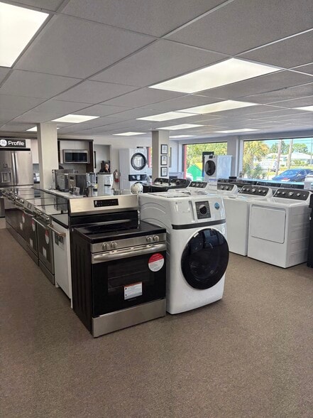 More Photos Of 2371 S McCall Rd, Englewood Freestanding For Sale