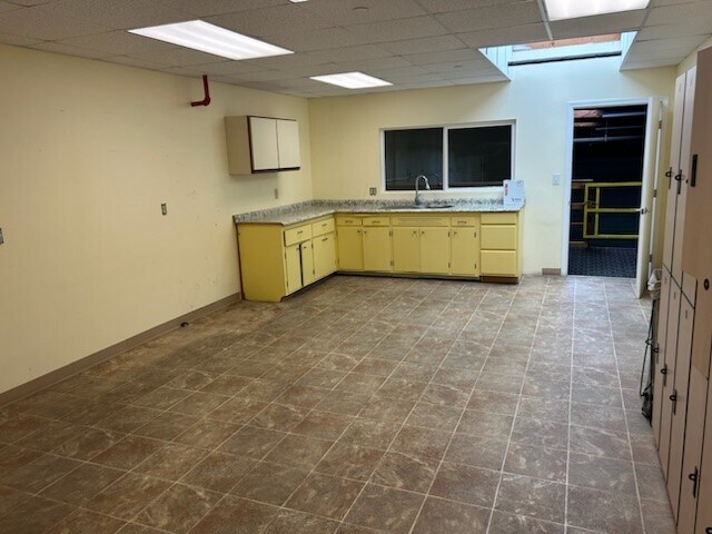 More Photos Of 595-601 Portal St, Cotati Manufacturing For Lease