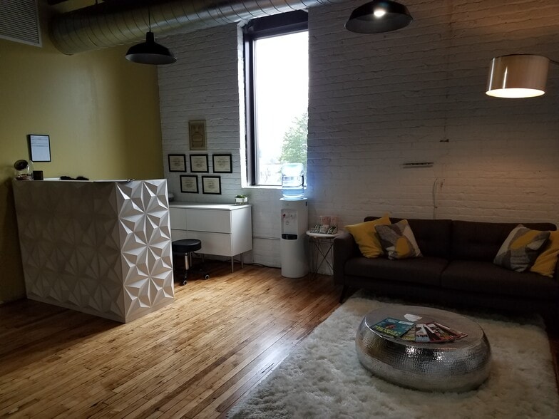 More Photos Of 609 S 10th St, Minneapolis Storefront Retail Office For Lease