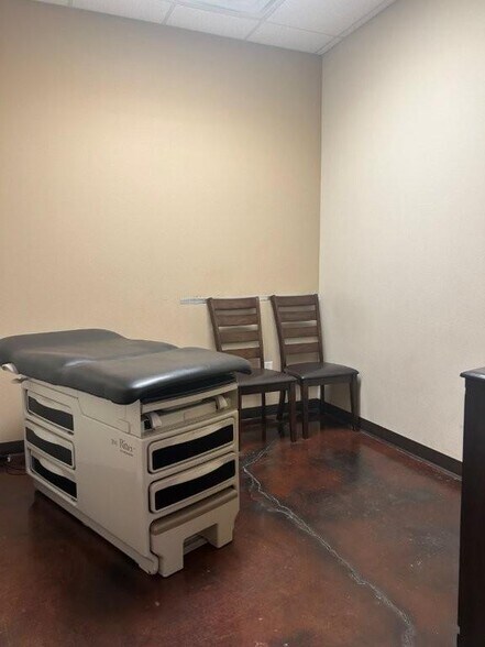 More Photos Of 301 SW 16th St, Bentonville Medical For Sale