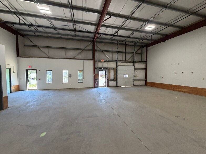 More Photos Of 20 Patterson Brook Rd, West Wareham Warehouse For Lease
