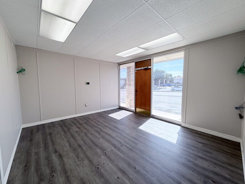 More Photos Of 511-513 W Rhapsody Dr, San Antonio Service For Lease