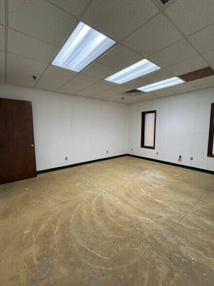 More Photos Of 9340 Shaver Rd, Portage Manufacturing For Sale