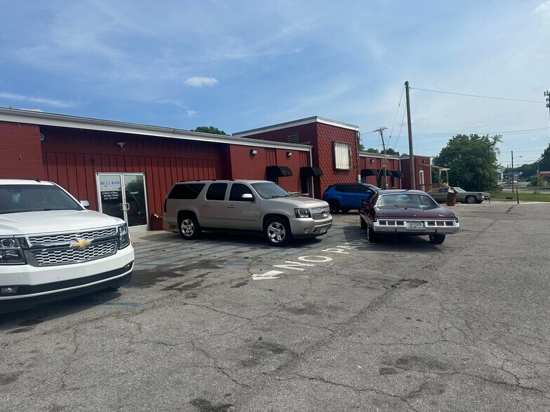 More Photos Of 2211 Windsor St, Chattanooga Service For Sale