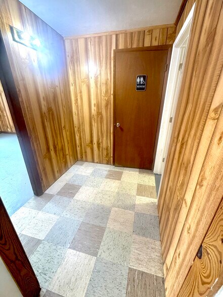 More Photos Of 1074 S Main St, Crossville Office Residential For Sale