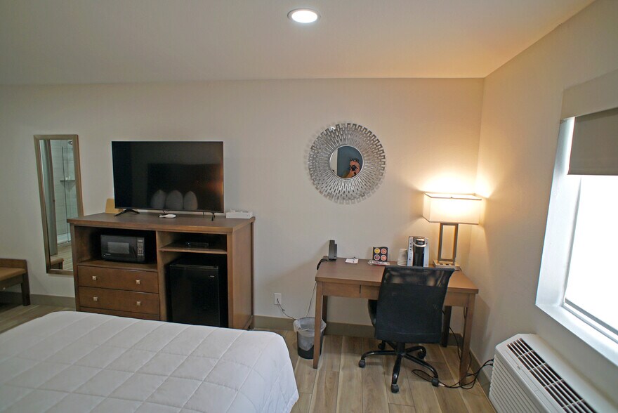 More Photos Of 1519 Grande Ave, Monte Vista Hotel For Sale